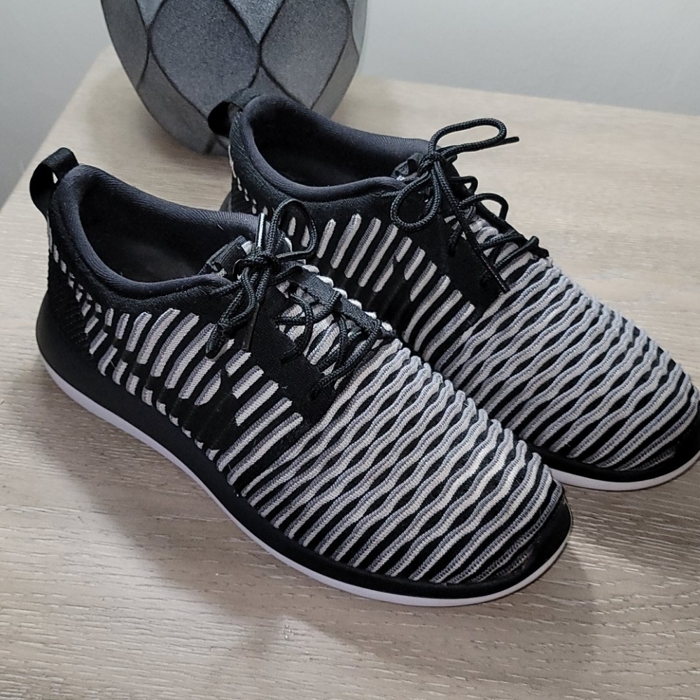 Nike gym shoes